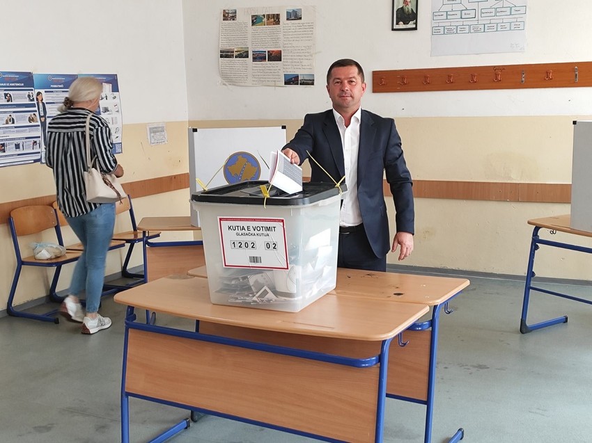 U Leposaviću je glasao i gradonačelnik Zoran Todić