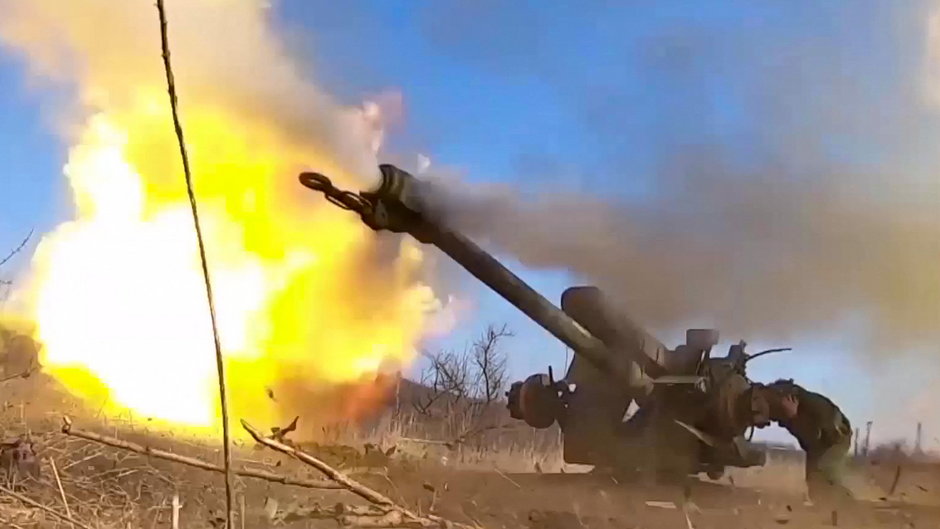 Rosyjskie załogi artylerii i dronów szturmowych FPV atakują pozycje ukraińskie, 29 marca 2024 r.
