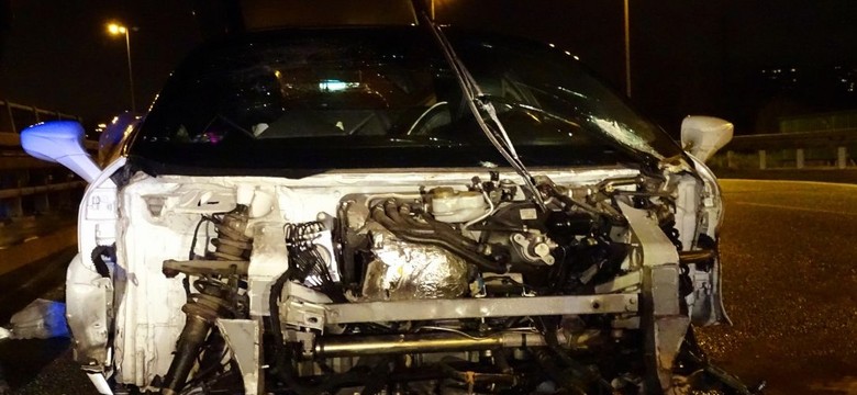 Ferrari za fortunę rozbite w Warszawie. Koło znaleziono po godzinie [ZDJĘCIA]