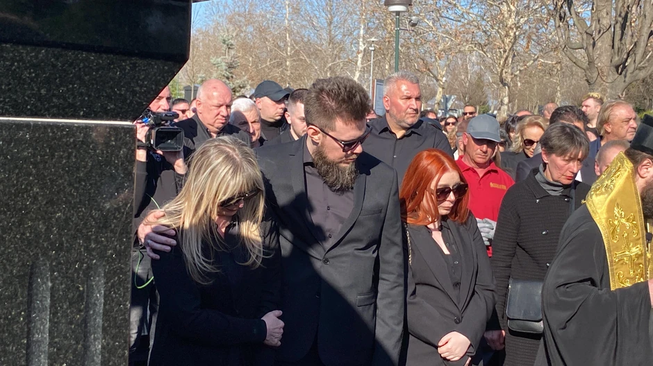 Suzanu Jovanović grli sin