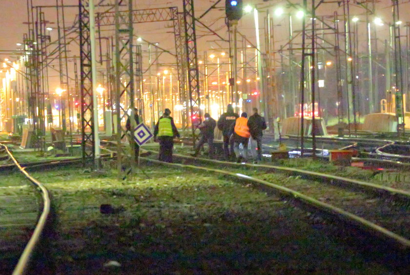 Pociąg ŁKA Łódź Kaliska - Łódź Widzew potrącił mężczyznę na torach. Pieszy nie żyje