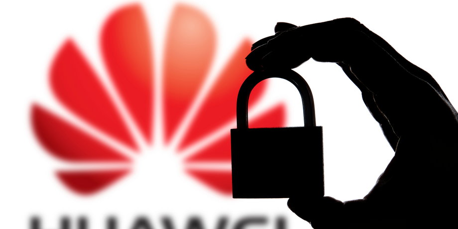 Nowe ograniczenia mają utrudnić obchodzenie zakazu sprzedawania komponentów chińskiemu koncernowi Huawei przez amerykańskie firmy.
