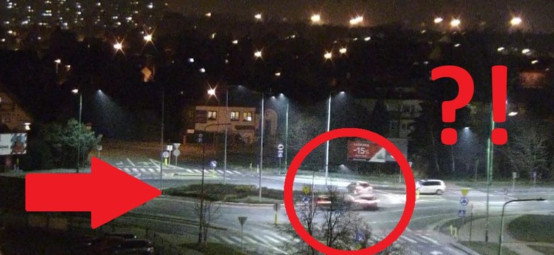 BMW roztrzaskał się na rondzie. Policja zaskoczona bezczelnością [WIDEO]