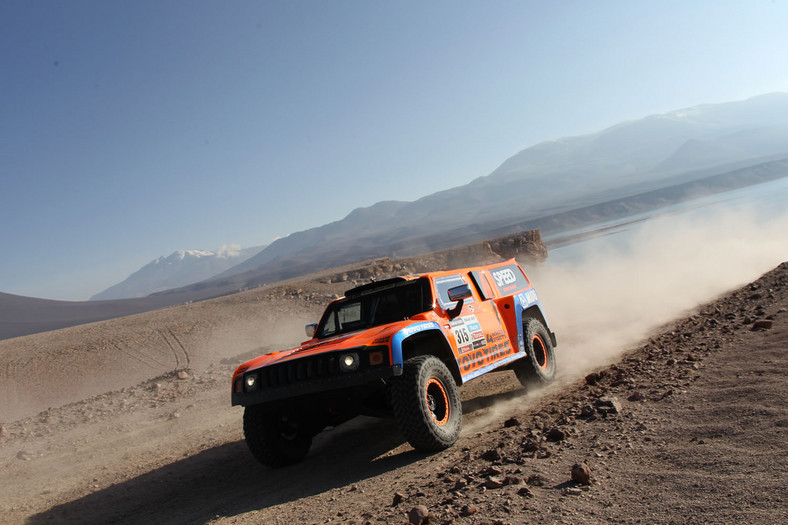 Dakar 2013: ciężarówka bez skrzyni, Małysz traci oddech (13. etap, wyniki, galeria)