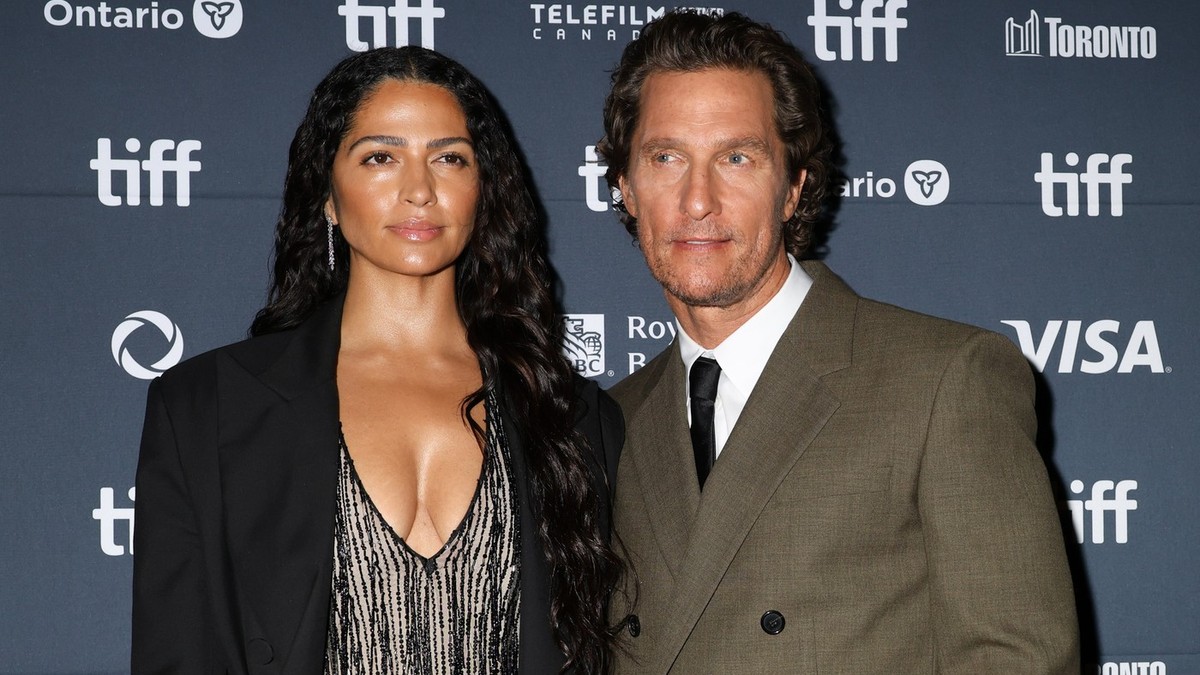 Kamila Alveš i Metju Mekonahi 