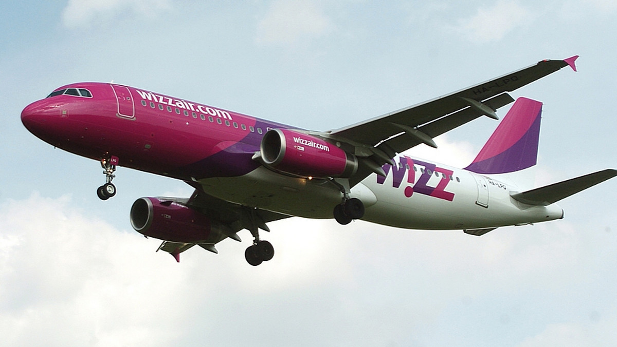 Rewolucja w liniach Wizz Air - przewoźnik znosi opłaty rezerwacyjne związane z płatnościami, zarówno w przypadku kart kredytowych, jak i przelewów. Będzie taniej? Nic bardziej mylnego!