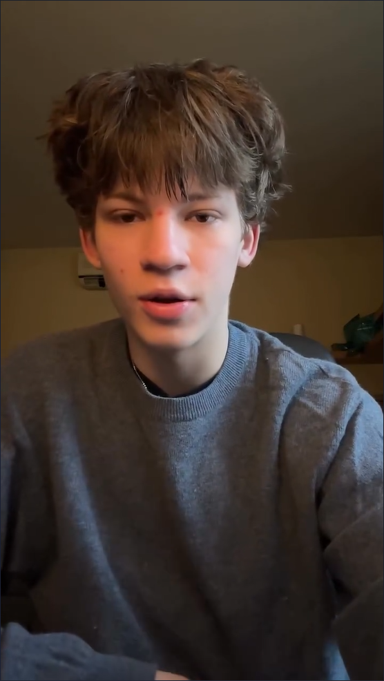 Mladší syn herca Maroša Kramára Marko Kramár. 