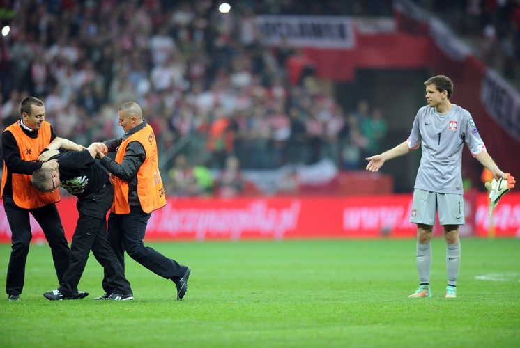 Szczęsny nie tylko zatrzymał Niemców. Ratował też kibica przed ochroniarzami
