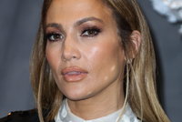 Falatnyi, már-már pornós szerkóban mutatta meg magát Jennifer Lopez – fotó