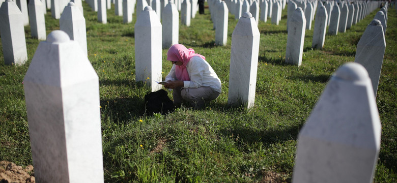 Zbrodniarz ze Srebrenicy odsiaduje wyrok w polskim więzieniu. Nauczył się j.polskiego i pracuje w bibliotece