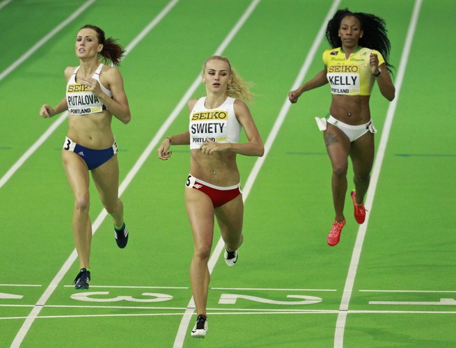 Justyna Święty, Iveta Putalova i Ashley Kelly