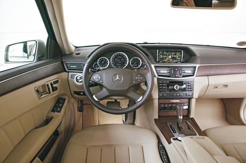Mercedes E 220 CDI kontra Skoda Superb 2.0 TDI - Skoda najlepszą inwestycją na przyszłość?