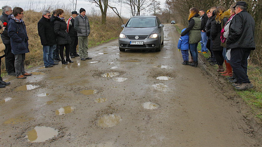 Dziurawa droga w Ujkowicach