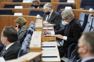 2 mld zł na zdrowie, a nie TVP i podwyżki dla nauczycieli. Senat poprawił budżet na 2021 rok