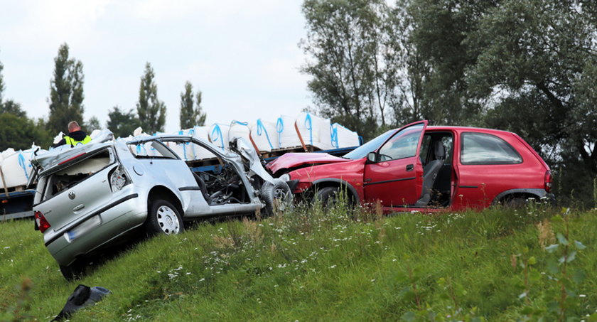 Tir zderzył się z dwoma osobówkami