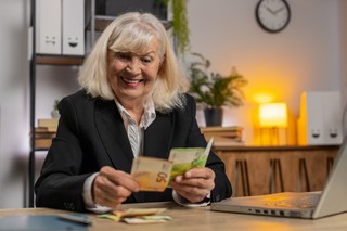 Zwrot podatku dla seniorów. Tabela kwot i terminy wypłat z urzędu skarbowego