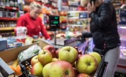 Koniec małych sklepów. Niepokojący raport MPiT