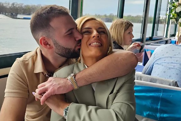 "NE BIH MOGAO DA NAĐEM DRUGU DA JE U BRAKU SVE FUNKCIONISALO" Pevač prevario ženu, pa šokirao: "Nije bilo nežnosti, deci smo davali loš primer"