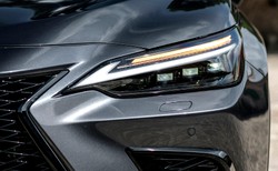 Spala 4,2 l/100 km i znika w ciemno. Japoński SUV hitem. Ile kosztuje?