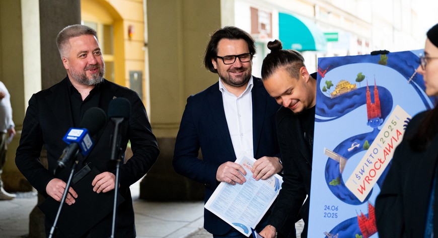 Radosław Michalski (z lewej) i Jarosław Perduta (w środku) przedstawili plan na obchody 80-lecia polskiego Wrocławia. 