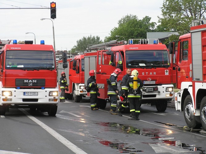 Ewakuowano kilkadziesiąt osob z najbliższej okolicy, wstrzymano ruch
