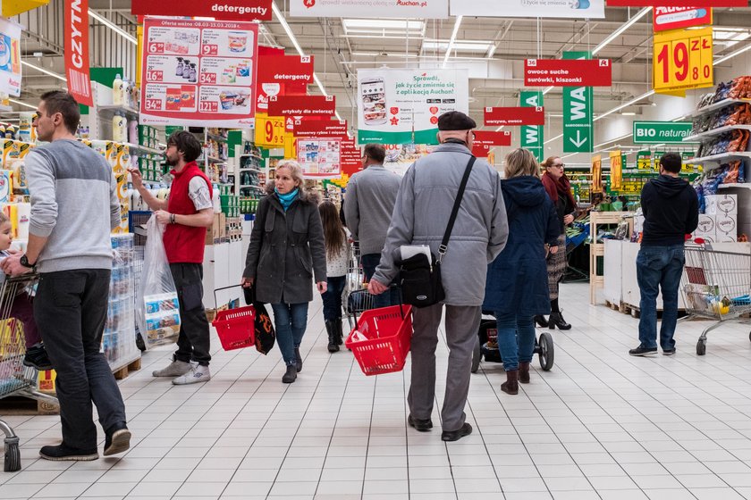 Zakaz handlu w niedzielę nie dotyczy... żony posła PiS