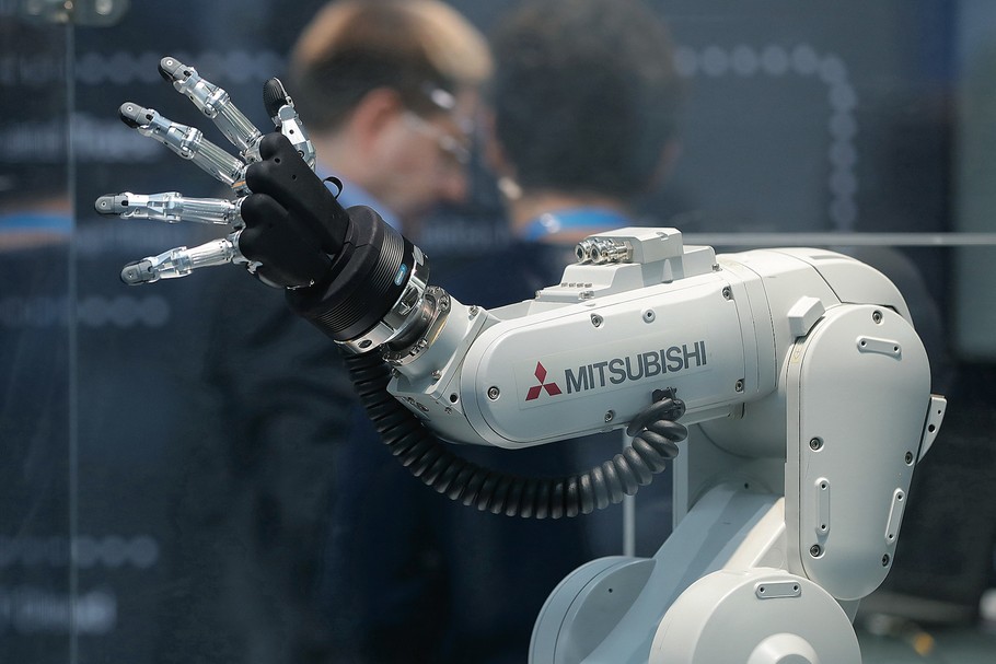 Mitsubishi MELFA to jeden z pierwszych cobotów, czyli robotów kooperacyjnych, wrażliwych na dotyk człowieka