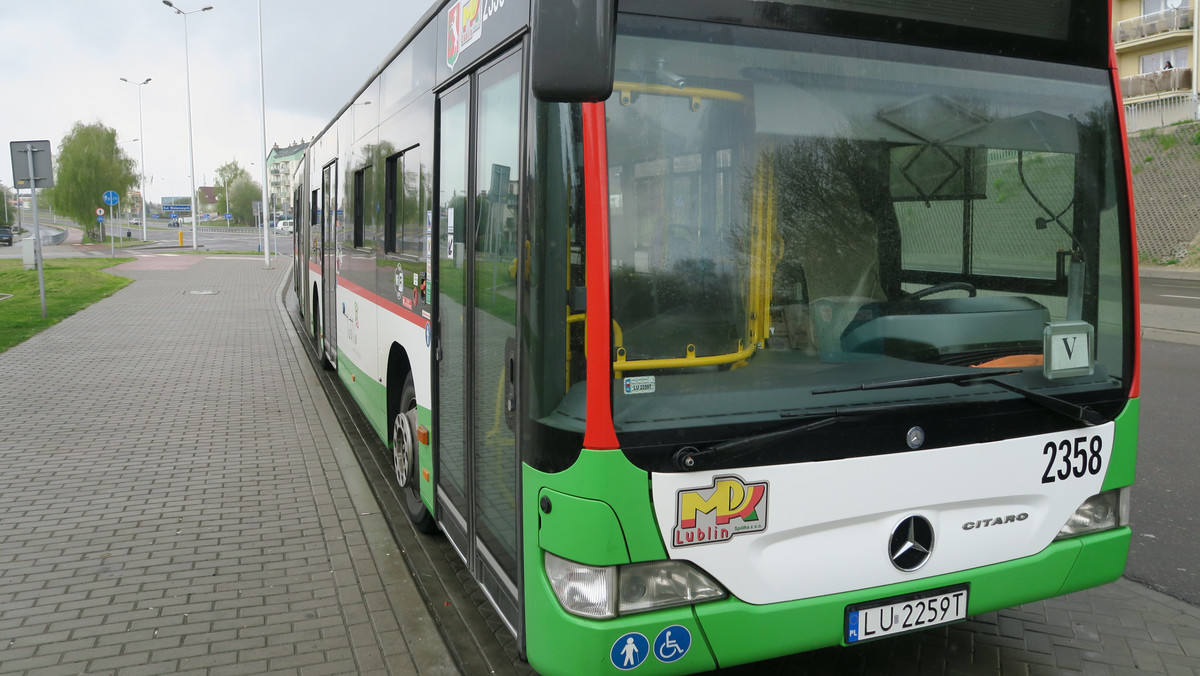 Istnieje spora szansa, że od 1 stycznia 2018 roku lubelscy uczniowie będą mogli za darmo jeździć komunikacją miejską. Dotyczyć to będzie jedynie dzieci do 15. roku życia. Pomysł przedstawili radni Wspólnego Lublina, a prezydent Żuk zapowiedział, że na październikową sesję Rady Miasta będzie gotowy projekt uchwały.