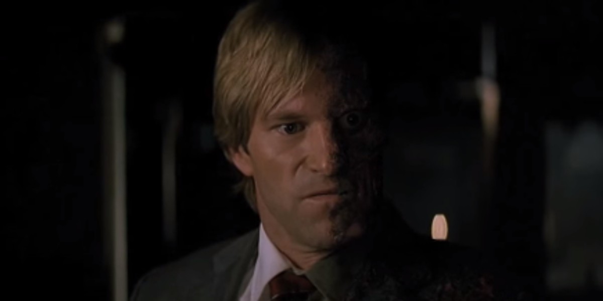 Harvey Dent (Dwie Twarze), postać z uniwersum Batmana. Kadr z filmu "Mroczny Rycerz".