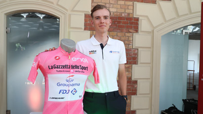 Családban marad: a Giro magyar hőse, Valter Attila elárulta, mi lesz  a rózsaszín trikók sorsa