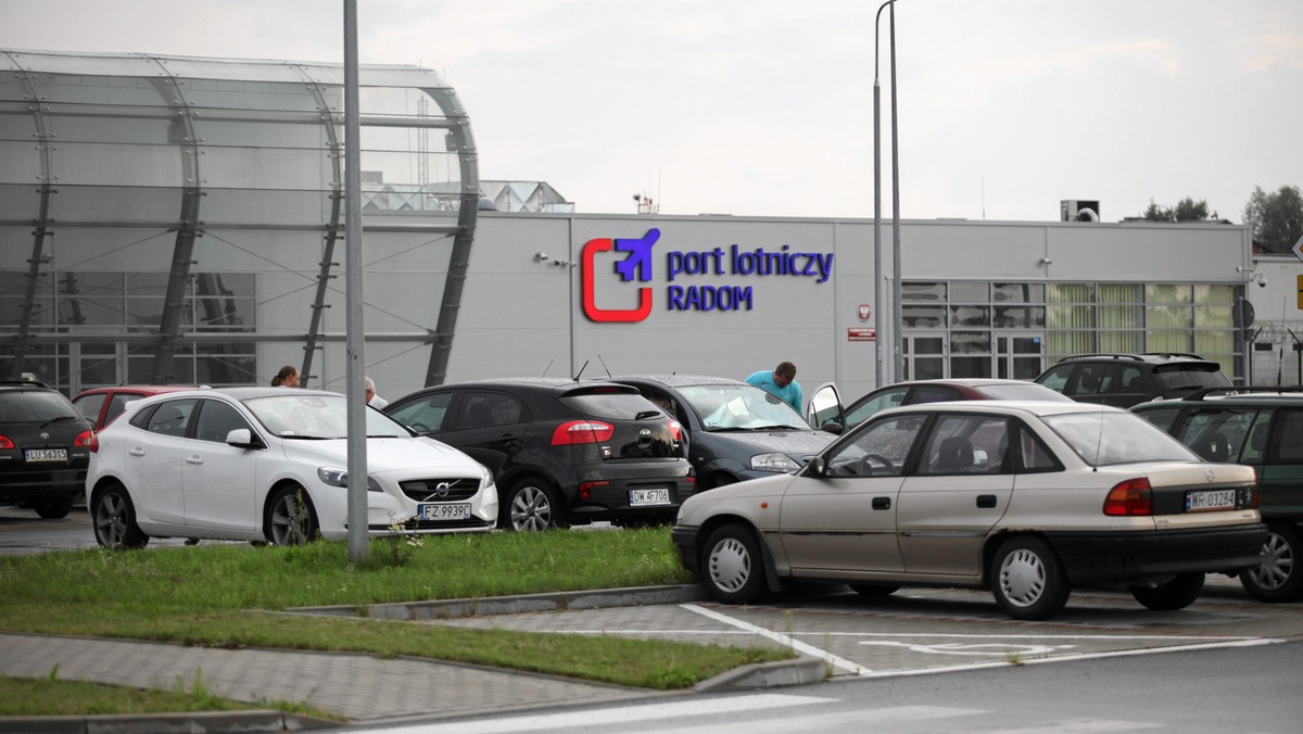 Port Lotniczy Radom wciąż szuka podmiotu, który zainwestuje w lotnisko 130 mln zł. Z końcem września wygasła umowa z izraelską spółką iHLS, która deklarowała chęć zakupu 49 proc. akcji radomskiej spółki. Umowa nie przyniosła efektów i miasto uznało rozmowy za zakończone.