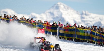 Niezwykły pokaz bolidu F1! Samochód jeździł po śniegu w górach