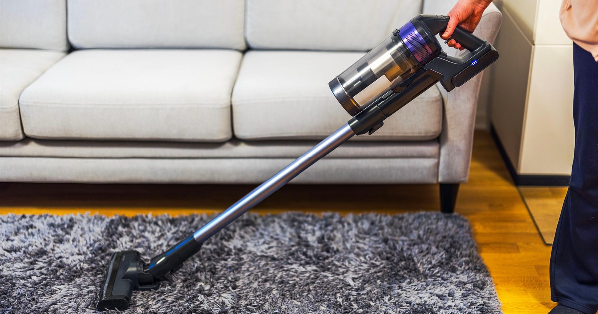 Jak szybko usunąć brzydki zapach z dywanu? Niezastąpiony sposób znany od pokoleń