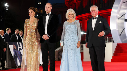 Katalin hercegné aranyban tündökölt a James Bond-film premierjén: ellopta a show-t a ruhája – fotók