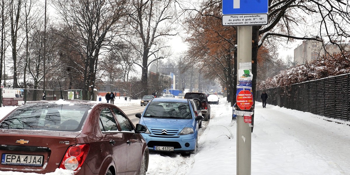 nieodśnieżone parkingi w Łodzi