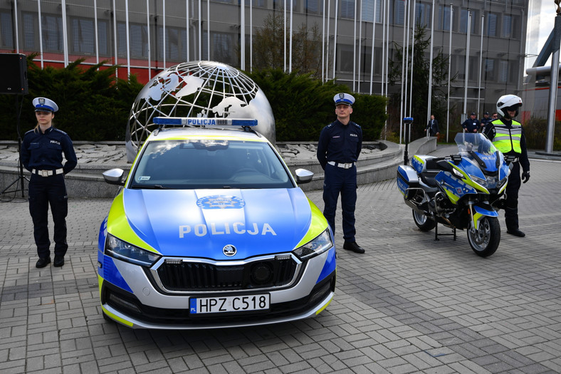 Nowe radiowozy i motocykle polskiej policji