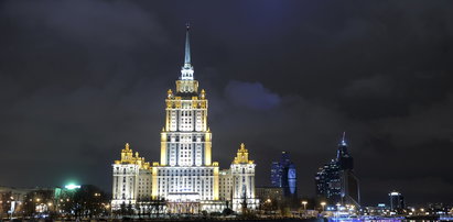 Janukowycz ukrywa się w tym hotelu! Wszędzie ma osiłków z kałaszami!