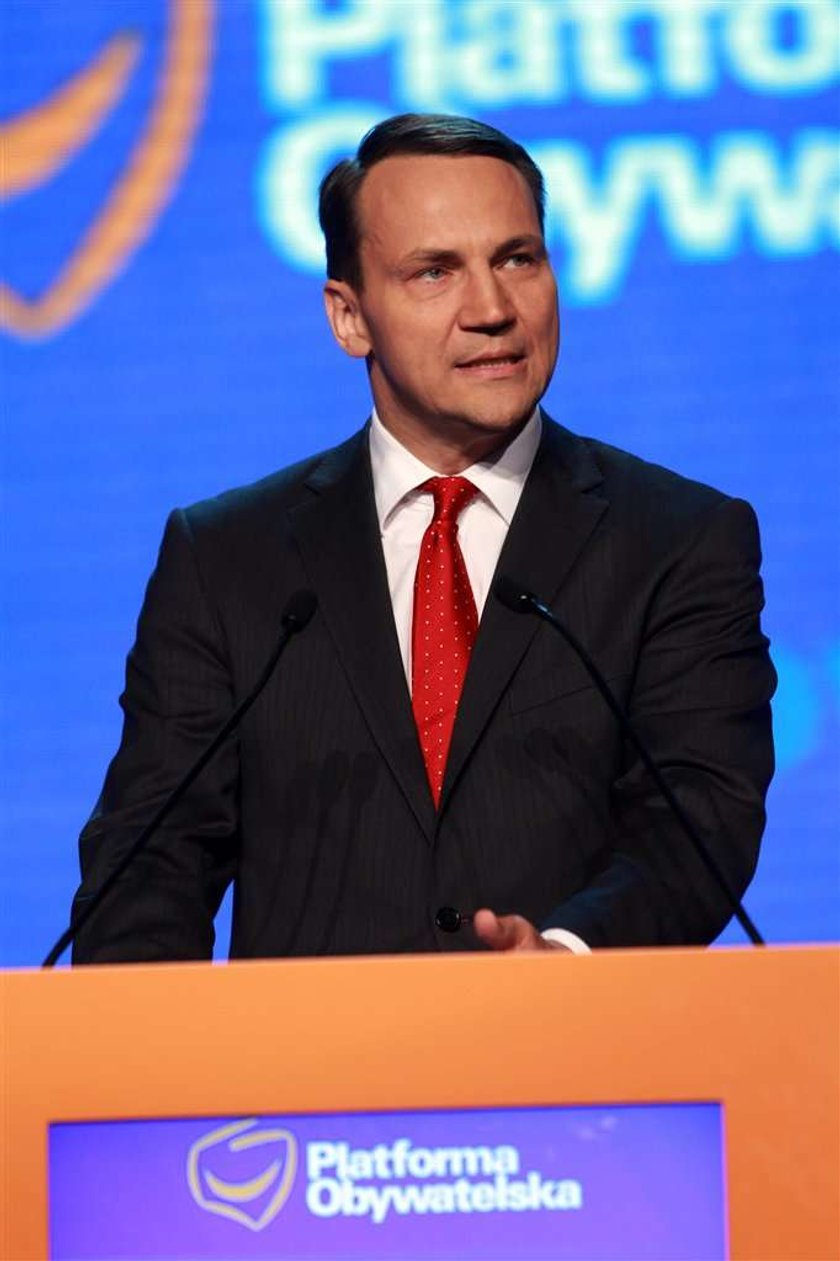 Sikorski straszy kibolami: Oni będą rządzić za dwa tygodnie!