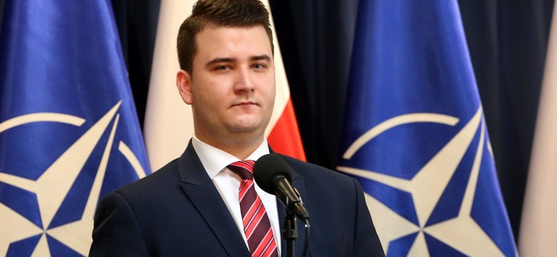 "Spokojnie mógłby dwukrotnie okrążyć glob!". Wraca sprawa służbowych wydatków Misiewicza