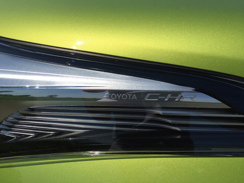 Toyota C-HR Hybrid Neon Lime