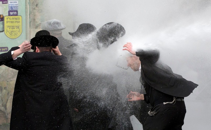 Walki zaczęły się po aresztowaniu młodego, ortodoksyjnego Żyda, który nie chciał odbyć obowiązkowej służby wojskowej.