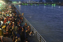 Tysiące hindusów zanurzyło się w czwartek w rzece Ganges