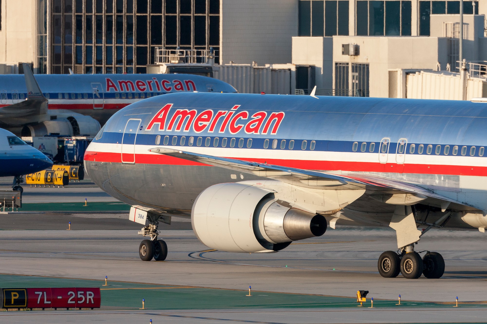 Havarovalo lietadlo spoločnosti American Airlines. (ilustračné foto)