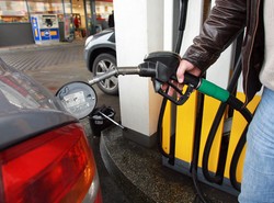 Dolar traci, więc benzyna będzie po 4.50