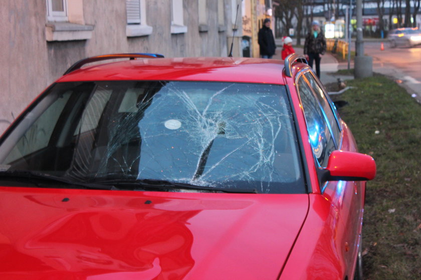 Audi wjechało w nastolatków w Jeleniej Górze