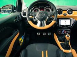 Opel corsa D i adam wzywane do kontroli w serwisie. Zobacz numery VIN