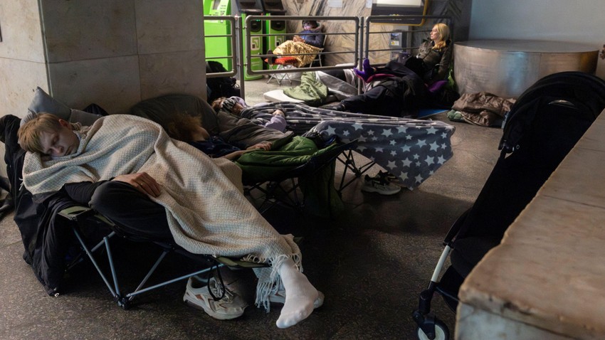 Tokom noćne uzbune, neki stanovnici Kijeva su spavali u metrou | Foto: Reuters