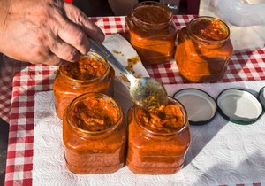 ajvar u tegli