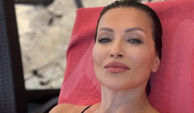 Nina Badrić uživa na plaži