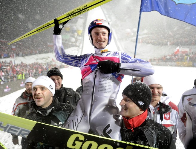 Adam Małysz podczas pożegnalnego konkursu 'Adam's Bull's Eye' w Zakopanem, 26 marca 2011